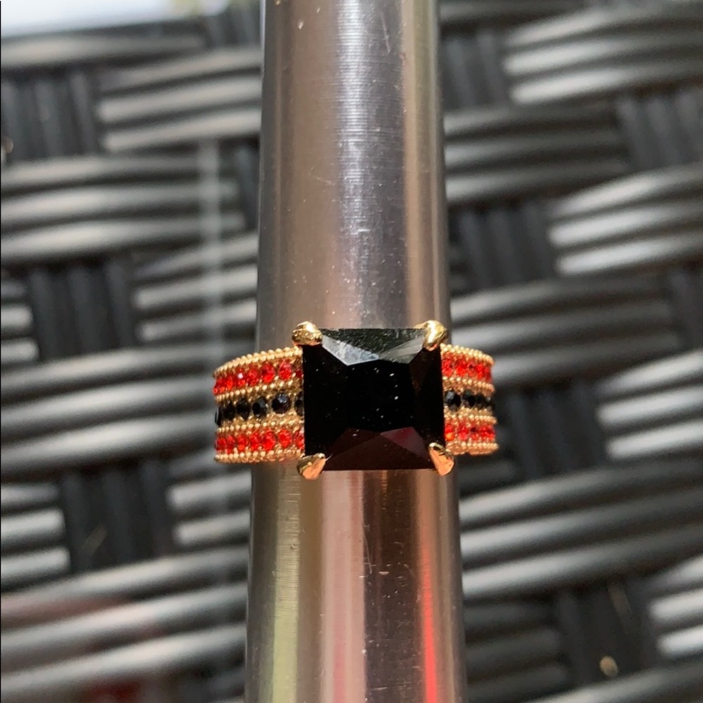 New 6.5 Women’s cocktail ring red gold & black